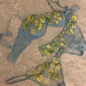 Victoria secret bra set 32dd baby blue lemon 🍋